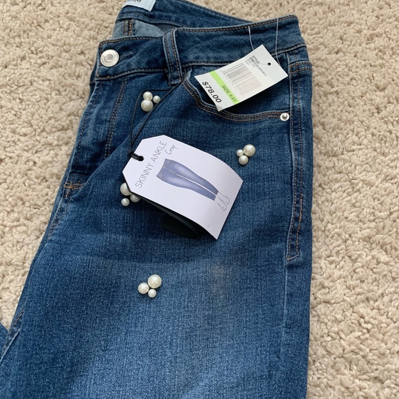 NWT Kensie jeans with pearls - Picture 2 of 7